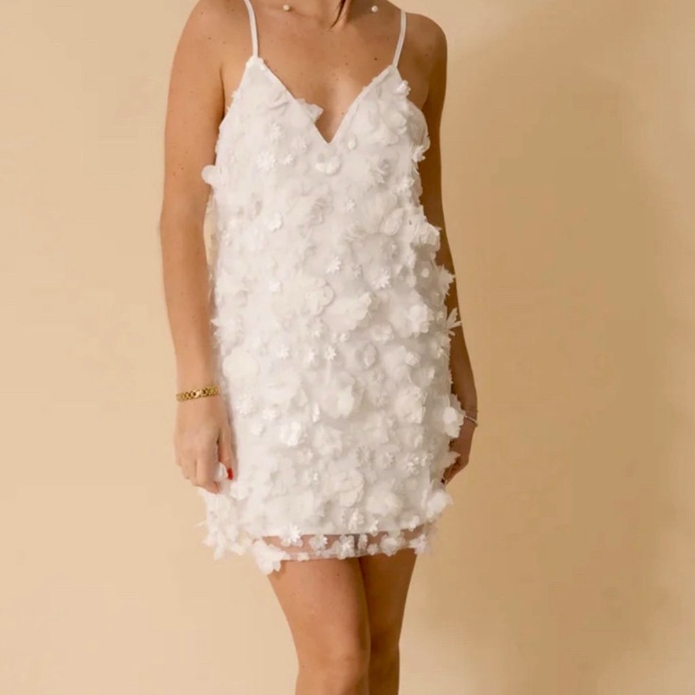 Storia 3D Flower Applique Shift Mini Little White Dress - Medium